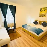 Friends & Family Nest 아파트