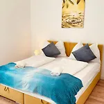 아파트 Friends & Family Nest